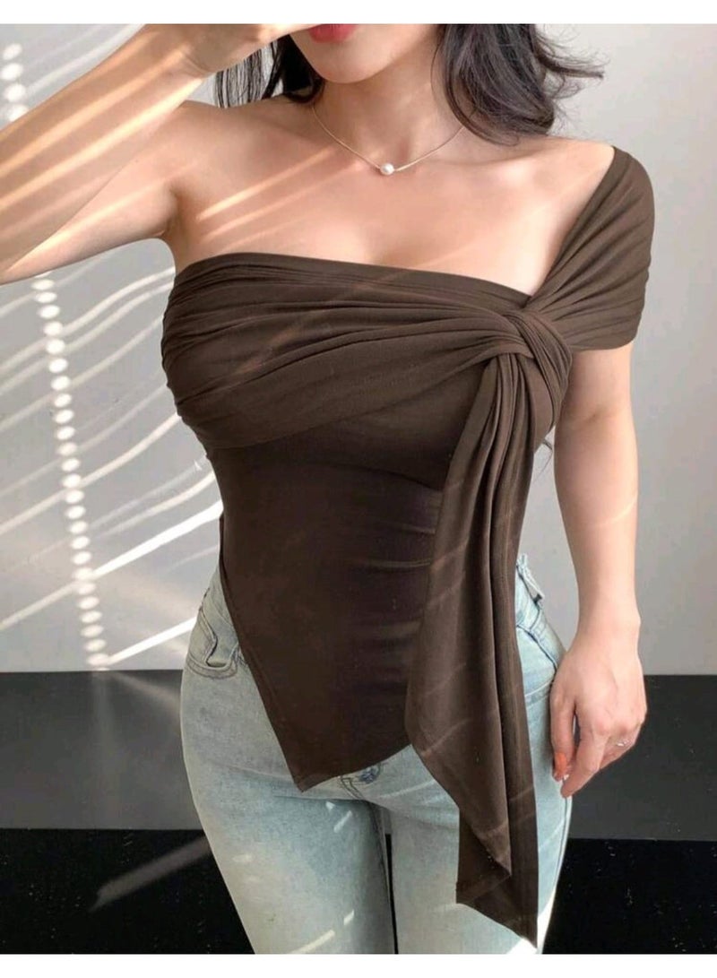 دازي بلوزة نسائية من DAZY بتصميم ملتوي ضيق وفتحة رقبة غير متماثلة - Image 3